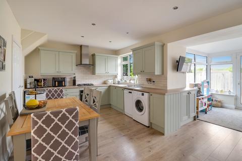 3 bedroom semi-detached house for sale, Athold Drive, Ossett, West Yorkshire, WF5