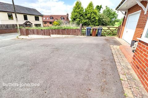 4 bedroom semi-detached house for sale, Dilhorne Road, Stoke-On-Trent