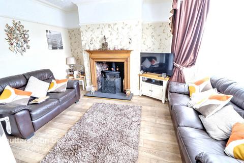 4 bedroom semi-detached house for sale, Dilhorne Road, Stoke-On-Trent