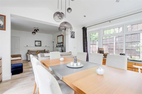 90 Greythorn Drive, West Bridgford, Nottingham, NG2 7GB
