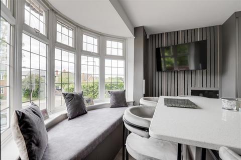 90 Greythorn Drive, West Bridgford, Nottingham, NG2 7GB