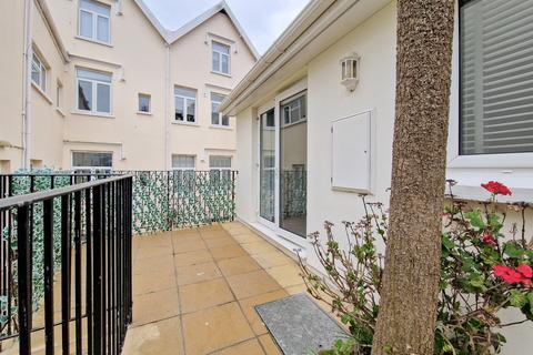 1 bedroom property for sale, 11 Suisse Apartments, St Saviour