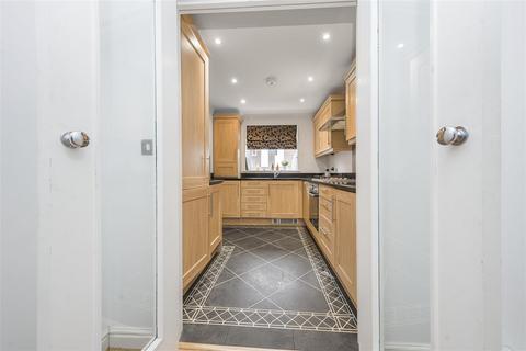 4 Brook Avenue, Ascot, SL5 7SG