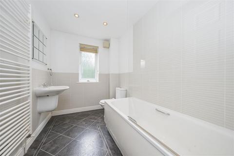 4 Brook Avenue, Ascot, SL5 7SG