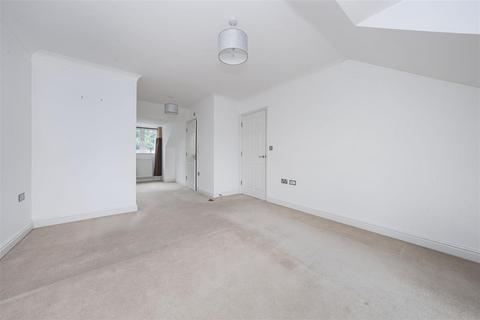 4 Brook Avenue, Ascot, SL5 7SG