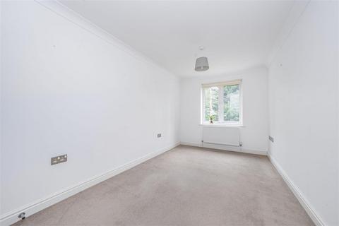 4 Brook Avenue, Ascot, SL5 7SG