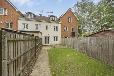 4 Brook Avenue, Ascot, SL5 7SG