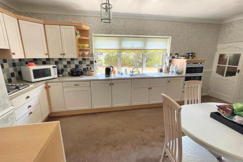 7 Furze Road, Weston-super-mare, BS22 9RX