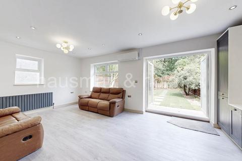 undefined, Cheyne Walk, NW4