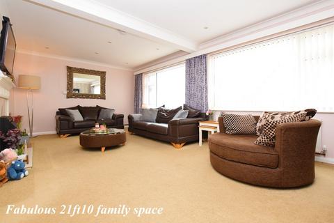 17 Beech Crescent, West Winch, King's Lynn, PE33 0PZ