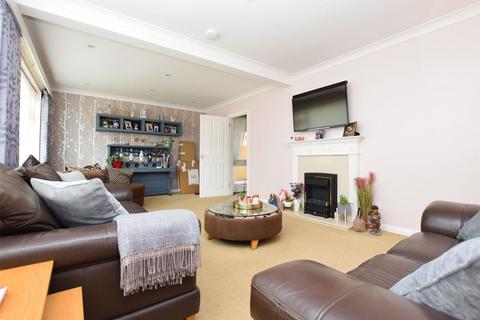 17 Beech Crescent, West Winch, King's Lynn, PE33 0PZ