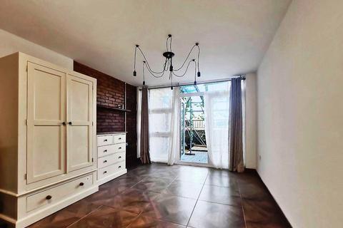 Studio to rent, Grovelands Road, London N15