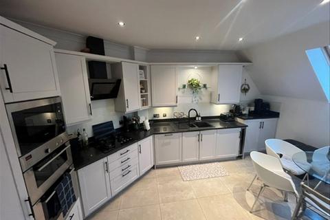 2 bedroom flat to rent, Oatlands Chase, Weybridge KT13