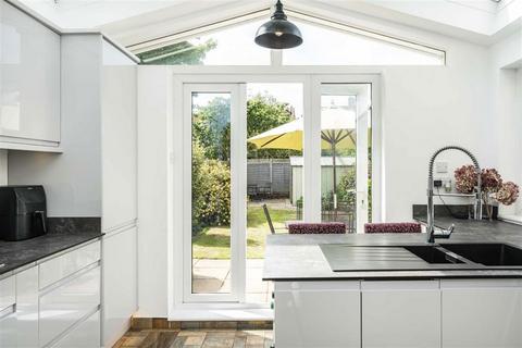 51 Washington Road, London, SW13 9BQ