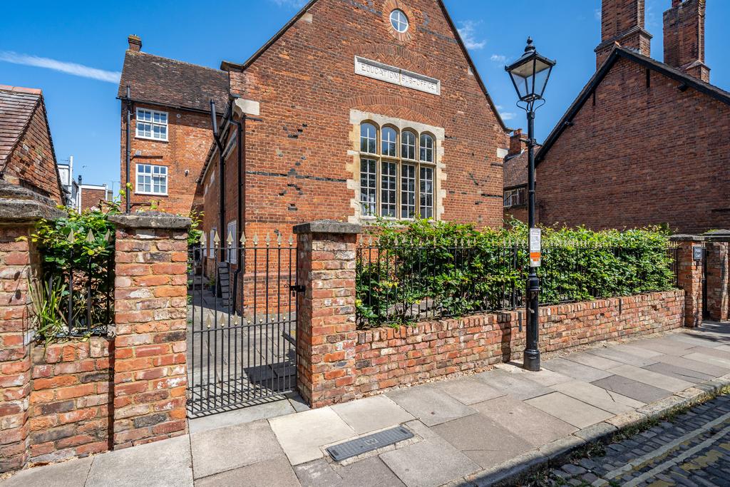 14-Pebble-Court-Front-06853