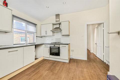 3 bedroom flat for sale, Eastcombe Avenue, London SE7