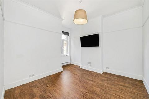 3 bedroom flat for sale, Eastcombe Avenue, London SE7