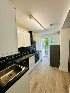 2 bedroom apartment to rent, Stow Crescent , Walthamstow