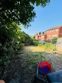 2 bedroom apartment to rent, Stow Crescent , Walthamstow