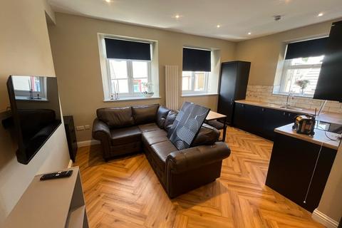 3 bedroom flat to rent, Westbury Street, Swansea