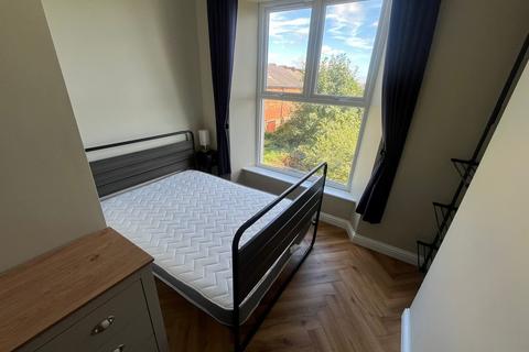 3 bedroom flat to rent, Westbury Street, Swansea