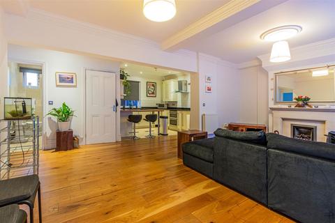 2 bedroom apartment for sale, Westgate Street, Cardiff CF10