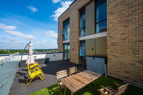 3 bedroom flat for sale, Queenshurst Square, Kingston, Kingston Upon Thames, KT2