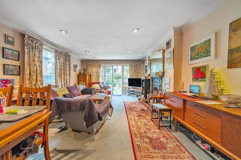 Flat 2, 13 Wandsworth Bridge Road, London, SW6 2TA