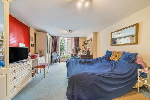 Flat 2, 13 Wandsworth Bridge Road, London, SW6 2TA