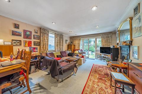 Flat 2, 13 Wandsworth Bridge Road, London, SW6 2TA