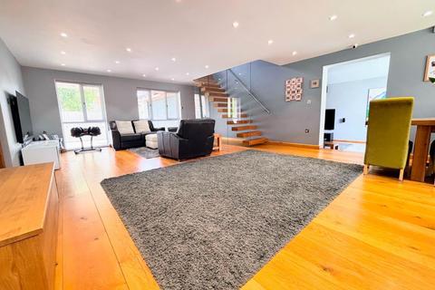 6 Beech Close, Hackleton, Northampton, NN7 2BP