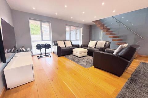 6 Beech Close, Hackleton, Northampton, NN7 2BP