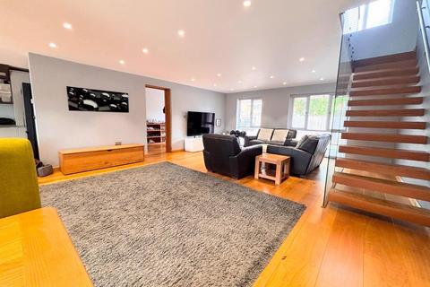 6 Beech Close, Hackleton, Northampton, NN7 2BP