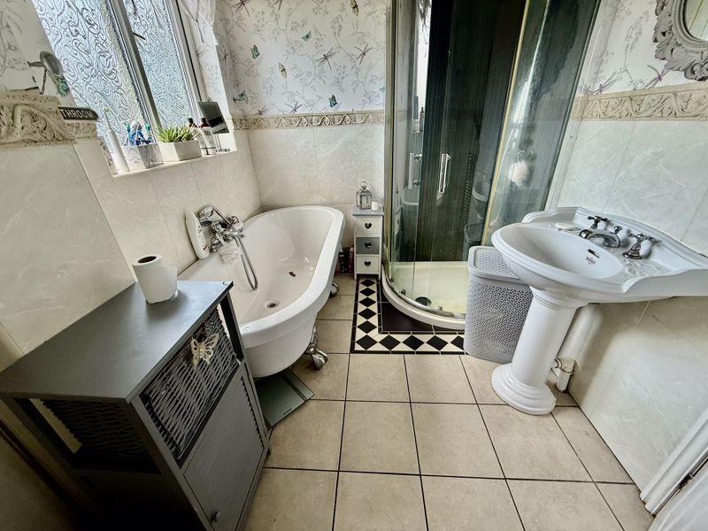 Photo 33