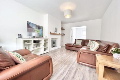 4 bedroom semi-detached house for sale, Penmaen Road, Conwy