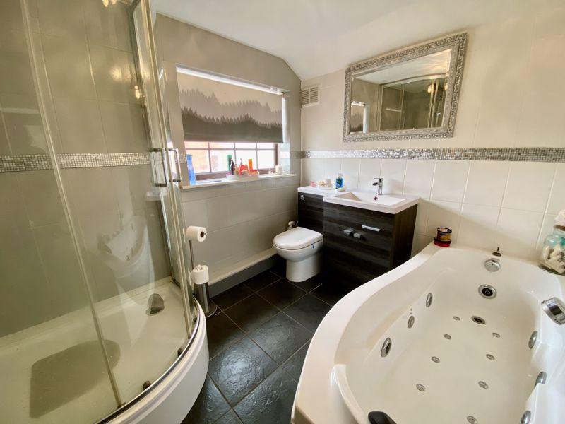 Bath/Shower Room/WC