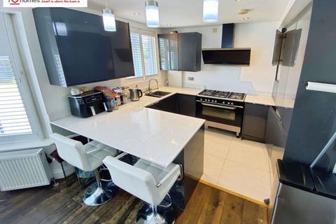 5 bedroom semi-detached house for sale, Elm Way, Epsom