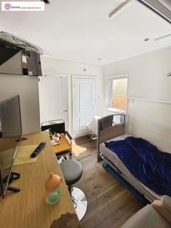 5 bedroom semi-detached house for sale, Elm Way, Epsom