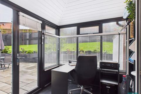 58 Bottomfield Close, Oldham, OL1 4AT