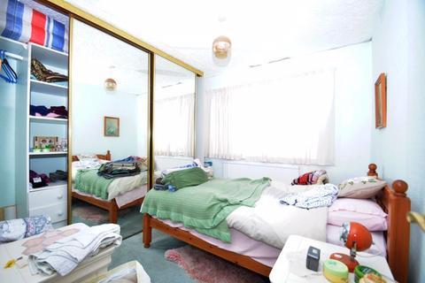 2 bedroom bungalow for sale, Sanspareil Avenue, Sheerness