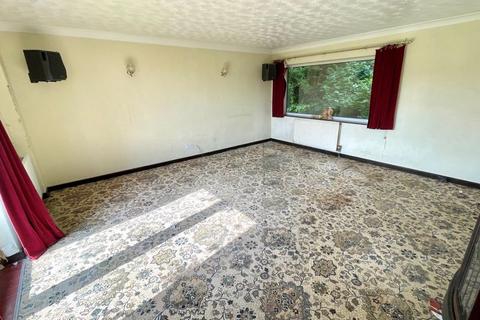 4 bedroom detached house for sale, Long Lane, Pentre Broughton