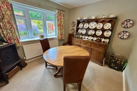 4 bedroom detached bungalow for sale, Tyn Dwr Road, Llangollen