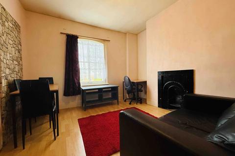 1 bedroom in a house share to rent, Trafalgar Avenue, London SE15