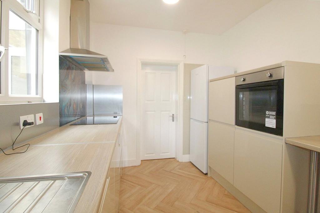 House in Croydon - View 2