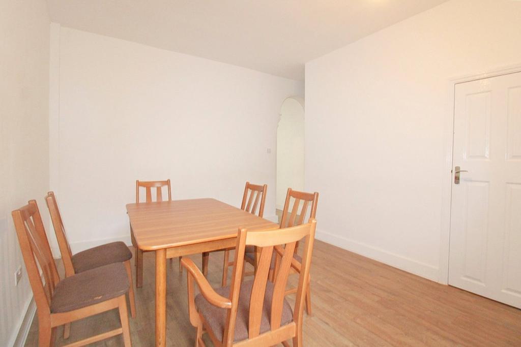 House in Croydon - View 4