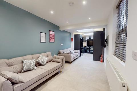 6 bedroom house to rent, Cawdor Road, Manchester M14