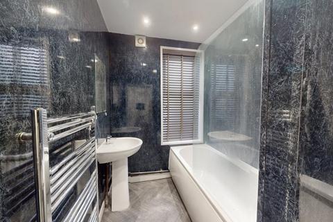 6 bedroom house to rent, Cawdor Road, Manchester M14