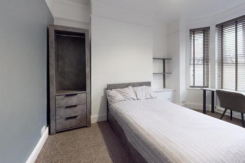 6 bedroom house to rent, Cawdor Road, Manchester M14