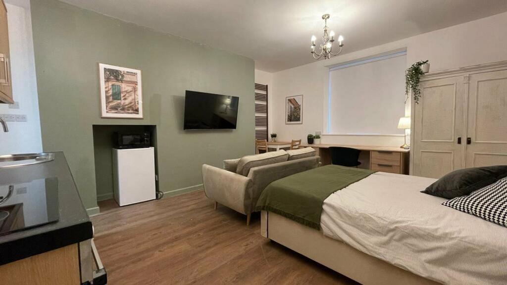 A spacious and stylish large double bedroom wit...