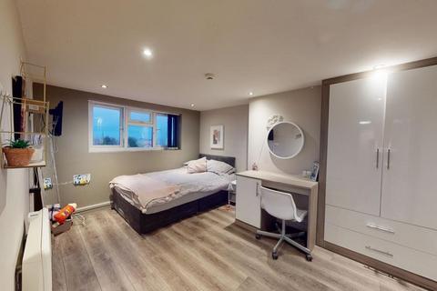 5 bedroom flat to rent, Spekeland Road, Liverpool L7